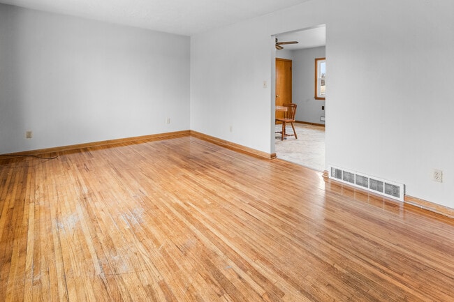 124 Blaine Rd in Waterloo, IA - Building Photo - Building Photo