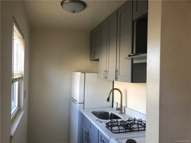 99 N Middletown Rd, Unit A in Pearl River, NY - Building Photo - Building Photo