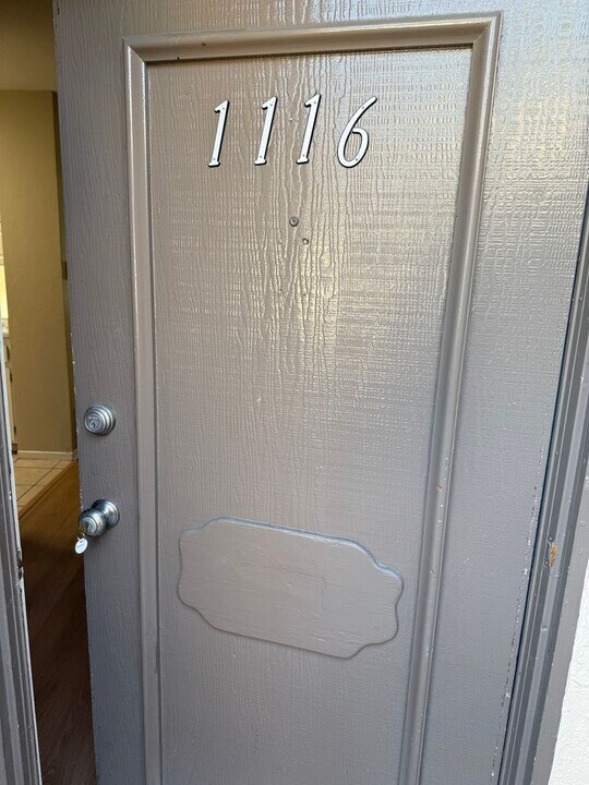 1116 S Dover Cir in Anaheim, CA - Building Photo
