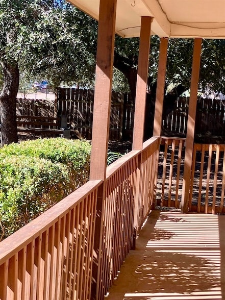 144 W Hickory Dr in Marble Falls, TX - Building Photo - Building Photo