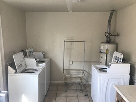 905 Sutter Ave in Modesto, CA - Building Photo