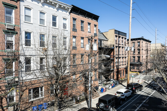 128 Madison St in Hoboken, NJ - Building Photo - Building Photo