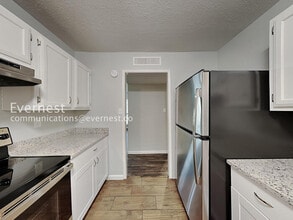 2117 Newbury Dr in Arlington, TX - Building Photo - Building Photo