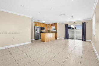 2400 SW 103rd Ct in Miami, FL - Building Photo - Building Photo
