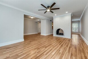 5925 E University Blvd in Dallas, TX - Building Photo