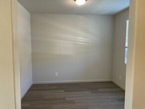 2943 Girdwood St in Manteca, CA - Foto de edificio - Building Photo