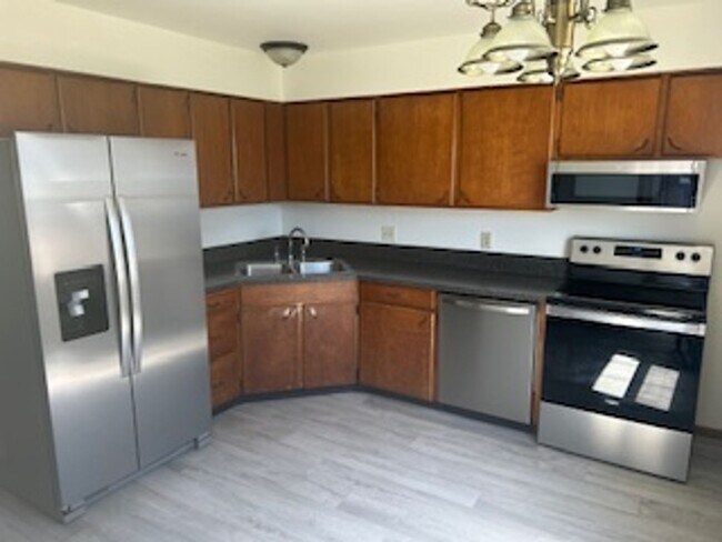 734 Fairwood Dr in Neenah, WI - Building Photo - Building Photo