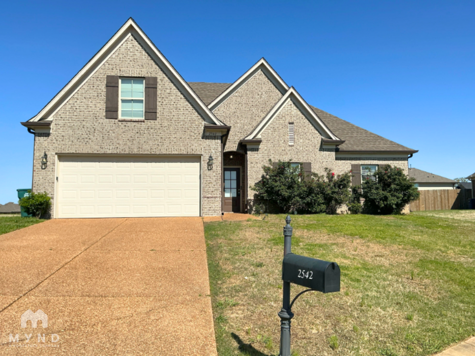 2542 Molly Ln in Southaven, MS - Building Photo