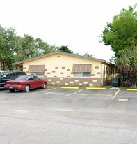 2725 SW 10th St Apartamentos