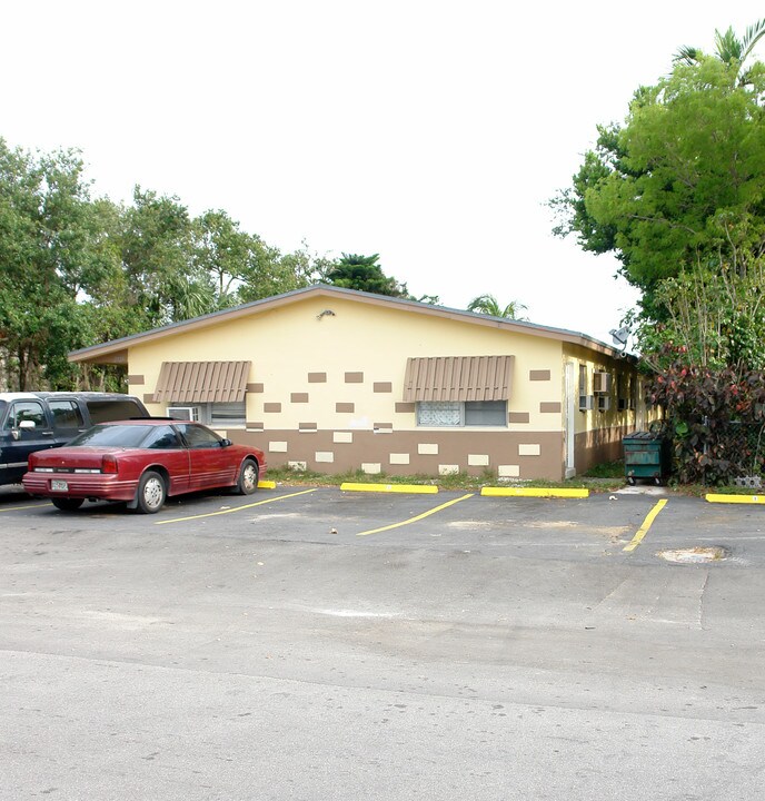 2725 SW 10th St in Fort Lauderdale, FL - Foto de edificio