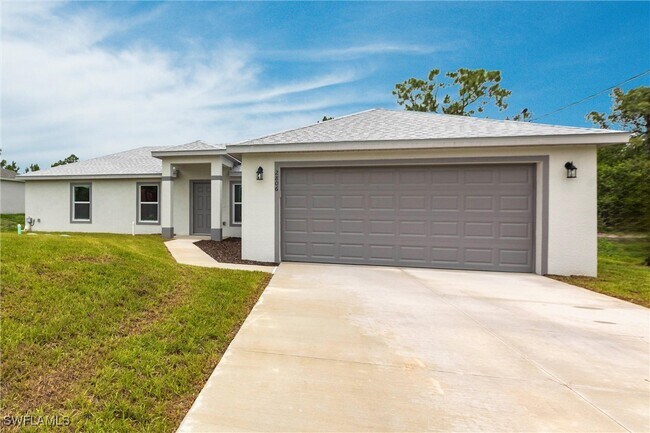 2806 31st St W in Lehigh Acres, FL - Building Photo - Building Photo