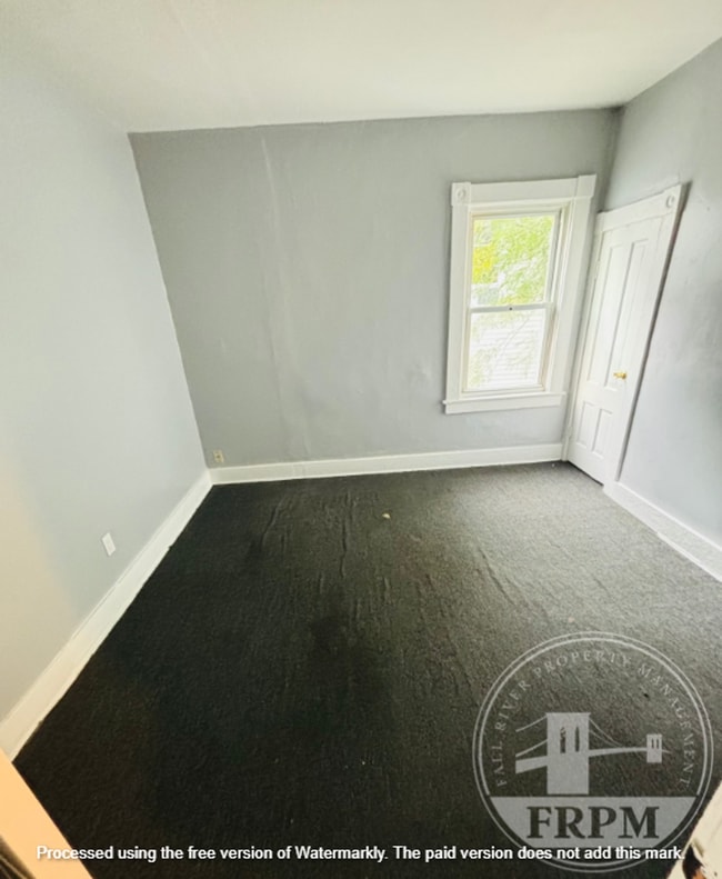 439-441-441 Rivet St
