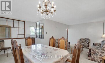 33 Lakeland Crescent in Toronto, ON - Building Photo - Building Photo