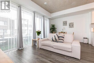 1808 St Clair Ave W in Toronto, ON - Building Photo - Building Photo