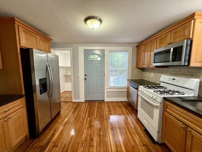 16 1/2 W Main St in Norwalk, CT - Building Photo - Building Photo