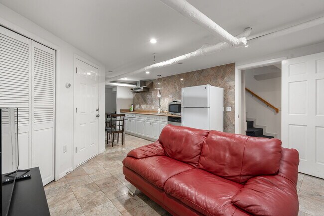 407A Broadway, Unit B in Cambridge, MA - Building Photo - Building Photo