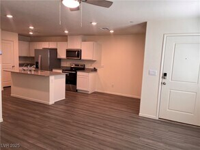 9338 Soothing Sea St in Las Vegas, NV - Building Photo - Building Photo