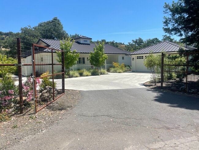 2450 Old Soda Springs Rd in Napa, CA - Building Photo - Building Photo