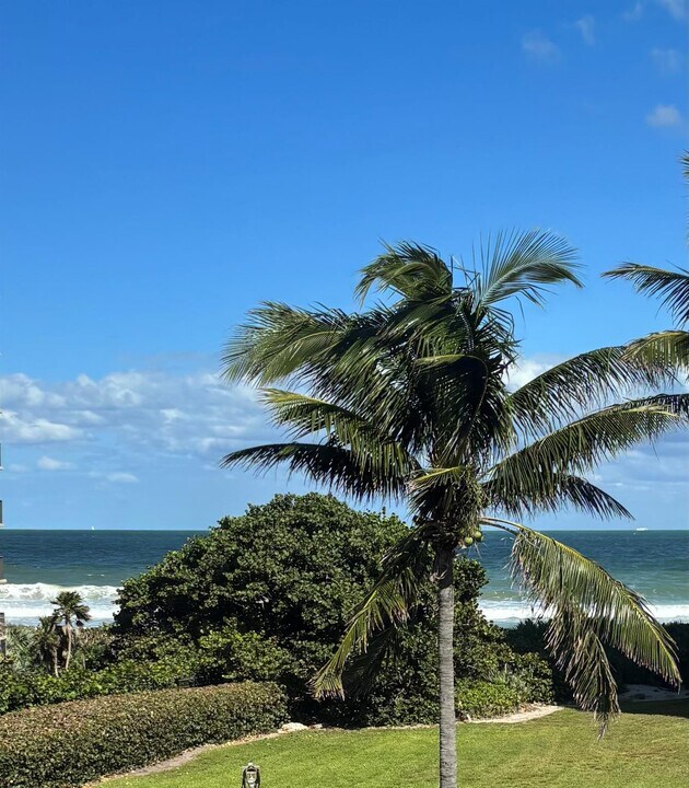 126 Ocean Bay Dr in Jensen Beach, FL - Foto de edificio