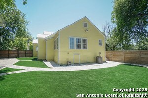 517 W Hollywood Ave in San Antonio, TX - Building Photo - Building Photo
