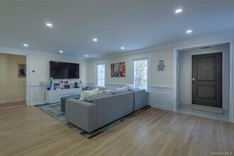 20 N Ravine Rd in Great Neck, NY - Building Photo - Building Photo