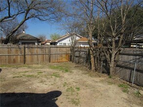 2636 Clayton Oaks Dr in Dallas, TX - Building Photo - Building Photo