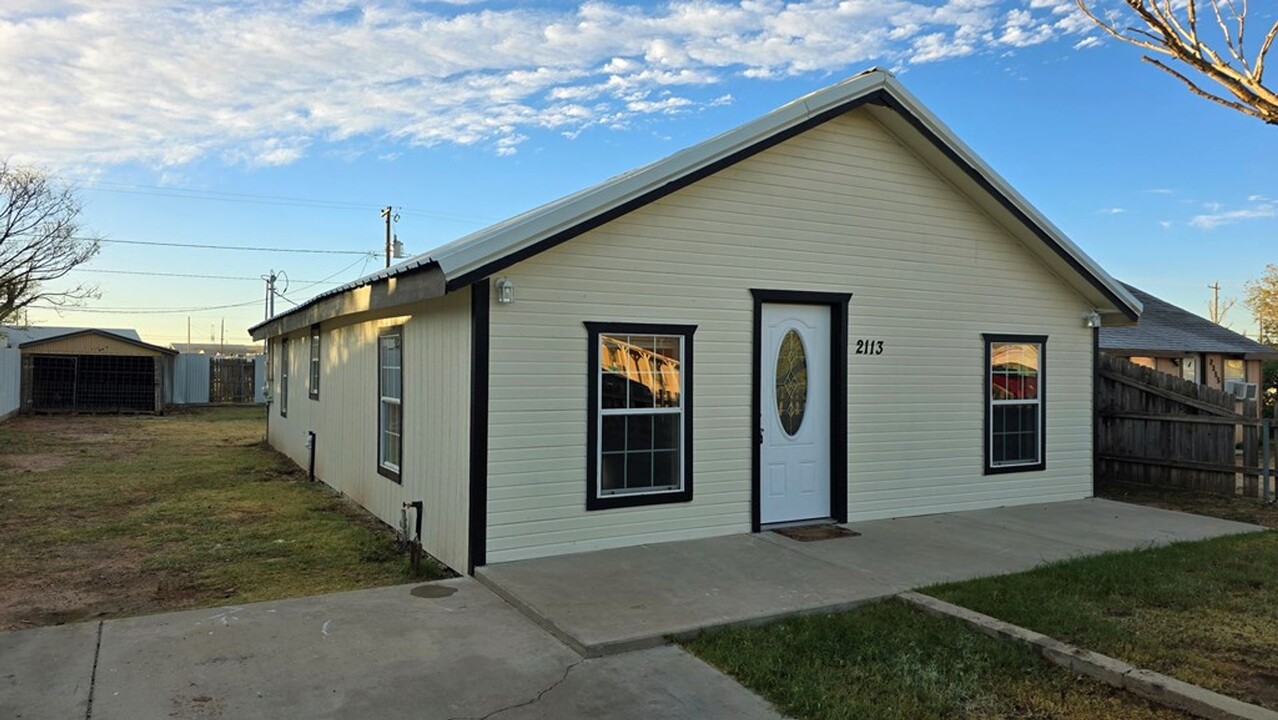 2113 W 3rd St in Odessa, TX - Building Photo