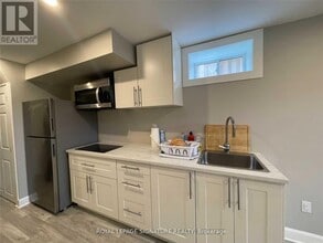 174 Wagner Crescent in Angus, ON - Building Photo - Building Photo