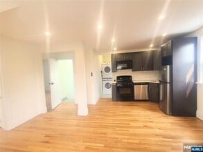 35 Pangborn Pl in Hackensack, NJ - Building Photo - Building Photo