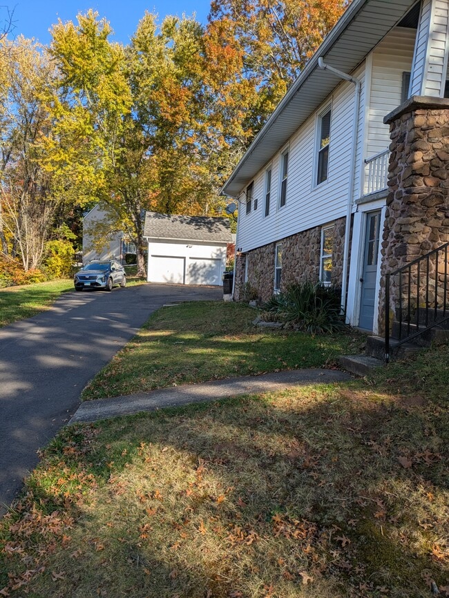 34 New Britain Ave in Newington, CT - Building Photo - Building Photo