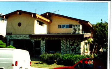 7822 W Manchester Ave in Playa Del Rey, CA - Building Photo - Building Photo