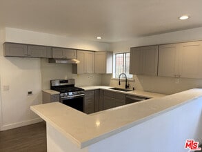 1505 S Dunsmuir Ave in Los Angeles, CA - Building Photo - Building Photo