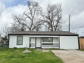 5924 Honeysuckle Dr in Houston, TX - Building Photo