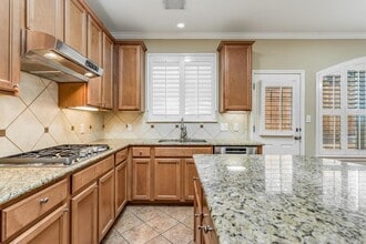 601 12 Oaks Ln in Austin, TX - Building Photo - Building Photo