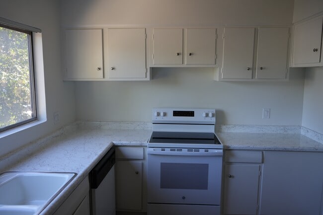 4310 Ventura Canyon in Sherman Oaks, CA - Building Photo - Building Photo