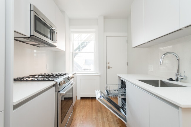 17 A Forest St in Cambridge, MA - Building Photo - Building Photo