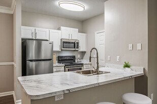 Creekside Vista in Decatur, GA - Building Photo