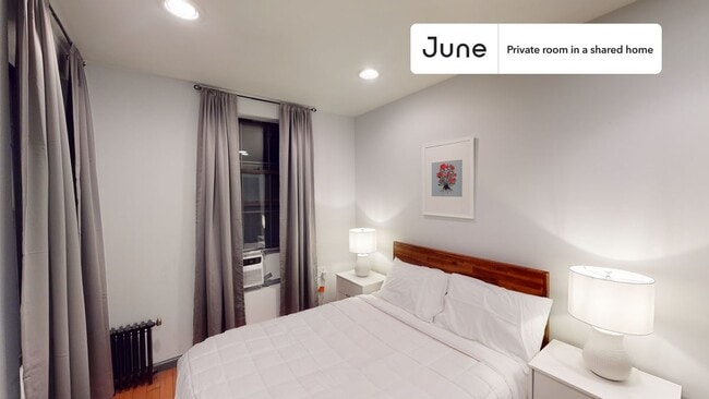 Private bedroom in 3 bed/1 bath Home in New York, NY - Building Photo - Building Photo