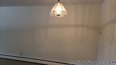 16 Whites Ave, Unit 13 in Watertown, MA - Foto de edificio - Building Photo