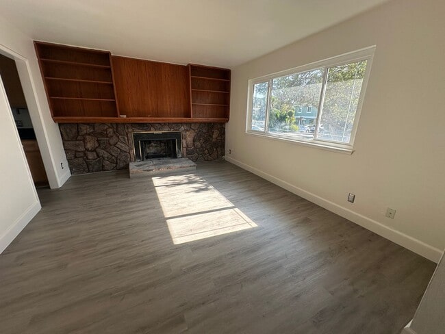 106 Gill Way in Benicia, CA - Foto de edificio - Building Photo