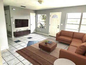 904 Emma St in Daytona Beach, FL - Foto de edificio - Building Photo