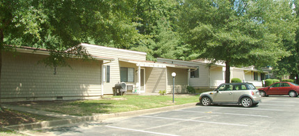 Brookdale Apartments in Richmond, VA - Foto de edificio - Building Photo