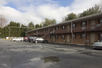 Bridgewood in Winston-Salem, NC - Foto de edificio - Building Photo