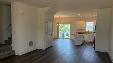 3615 Fieldstone Dr in Dover, PA - Building Photo - Building Photo