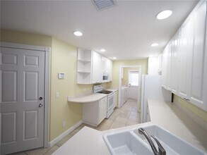 1648 Napoli Dr W in Sarasota, FL - Building Photo - Building Photo