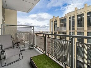 700 N Larrabee St, Unit 1504 in Chicago, IL - Building Photo - Building Photo