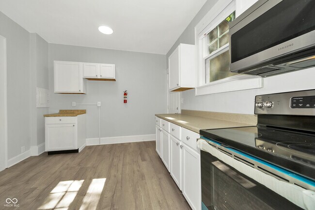 3343 Carrollton Ave in Indianapolis, IN - Building Photo - Building Photo