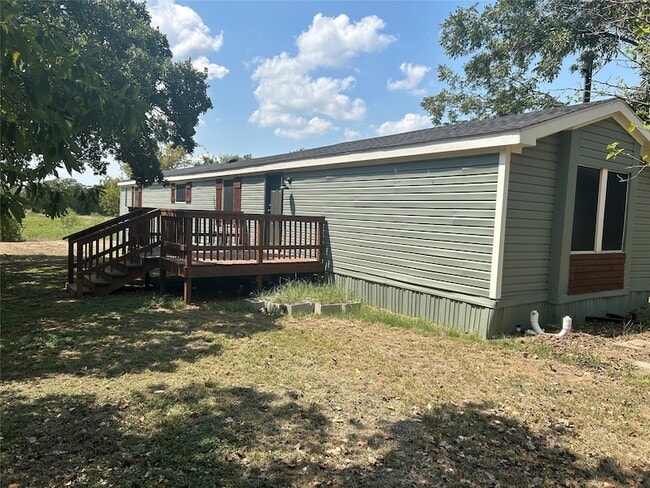 884 Co Rd 3340 in Paradise, TX - Foto de edificio - Building Photo