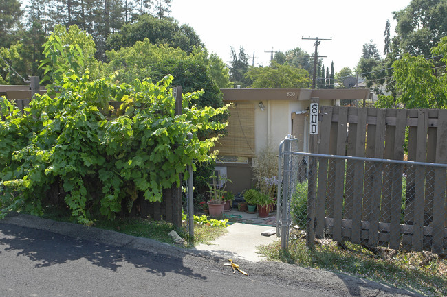 800-814 Bella Vista Ave in Martinez, CA - Foto de edificio - Building Photo