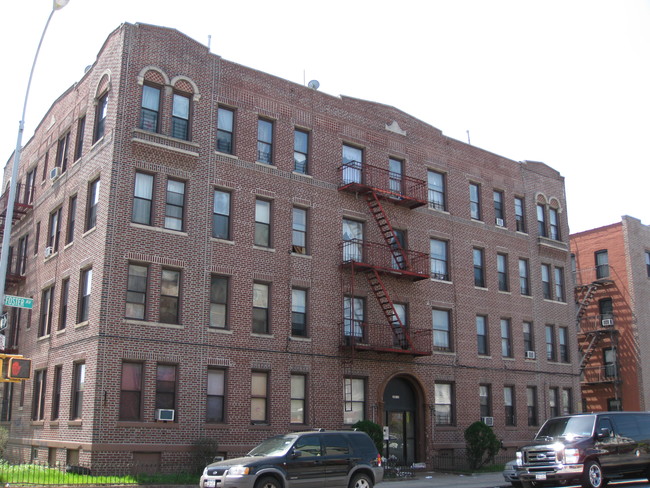 2818 Foster Ave in Brooklyn, NY - Foto de edificio - Building Photo